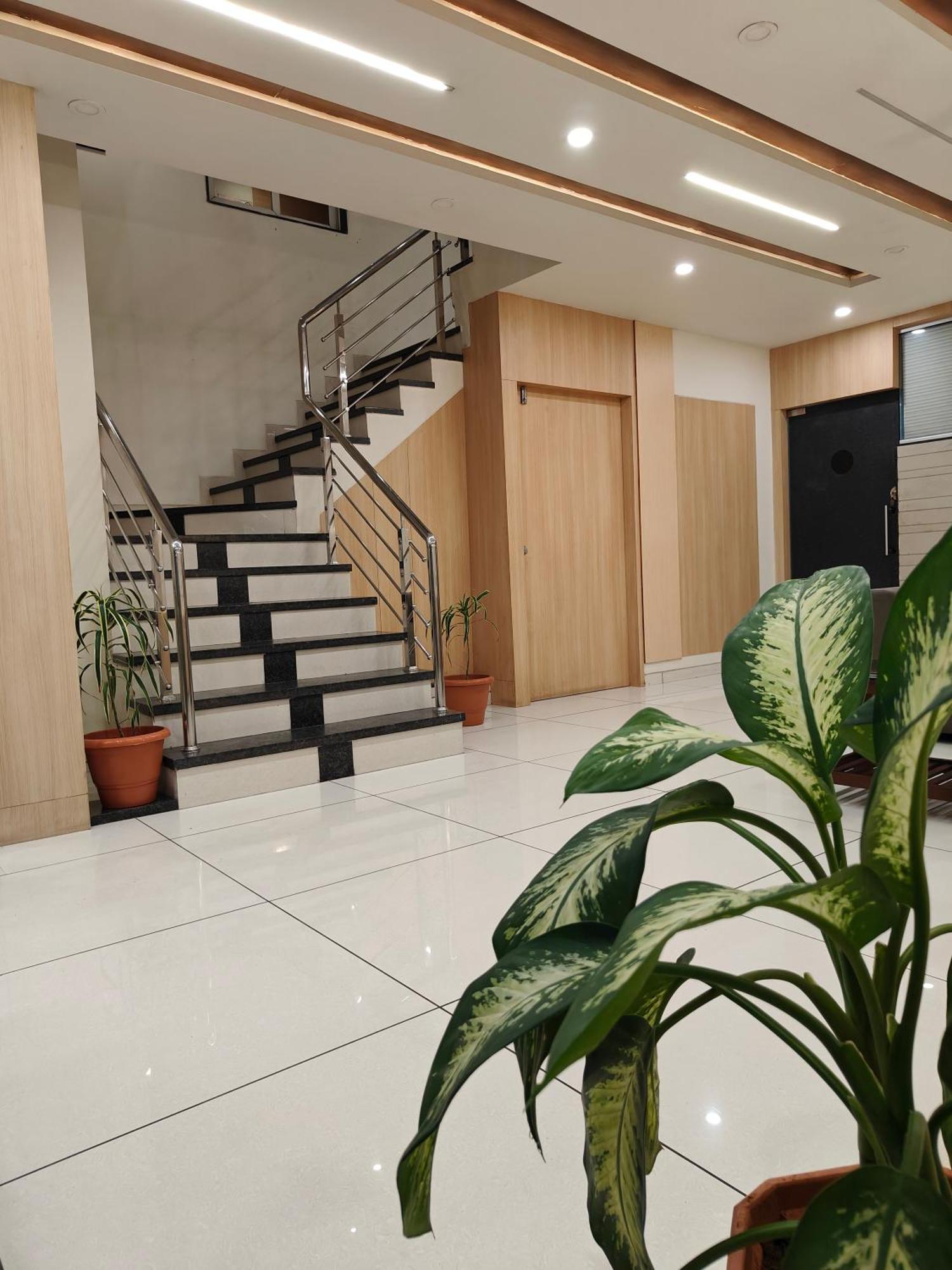 Hotel Sahyog & Rooms Surat Zewnętrze zdjęcie