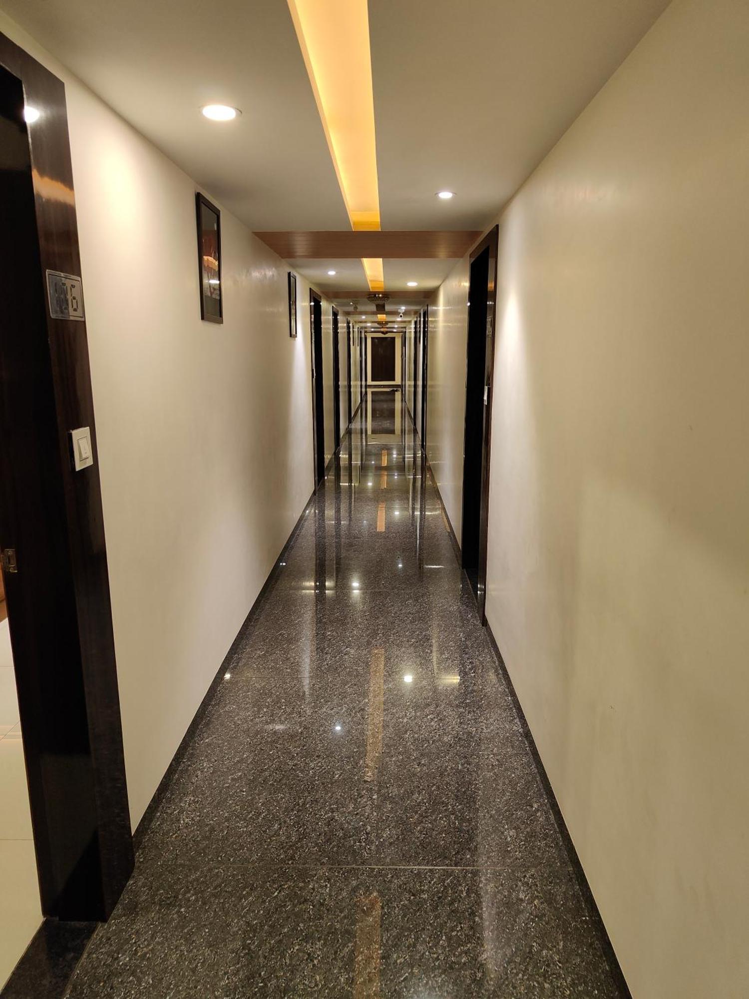 Hotel Sahyog & Rooms Surat Zewnętrze zdjęcie