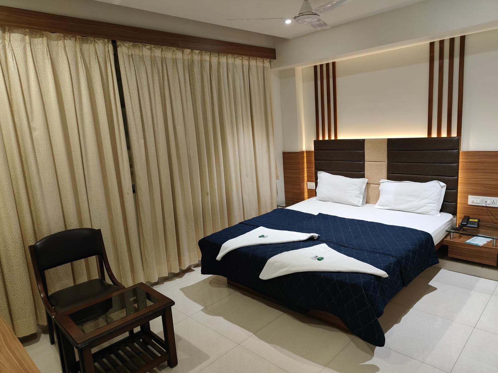 Hotel Sahyog & Rooms Surat Zewnętrze zdjęcie