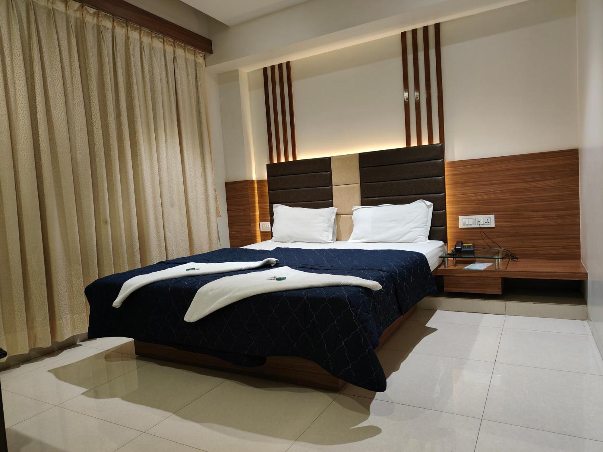 Hotel Sahyog & Rooms Surat Zewnętrze zdjęcie