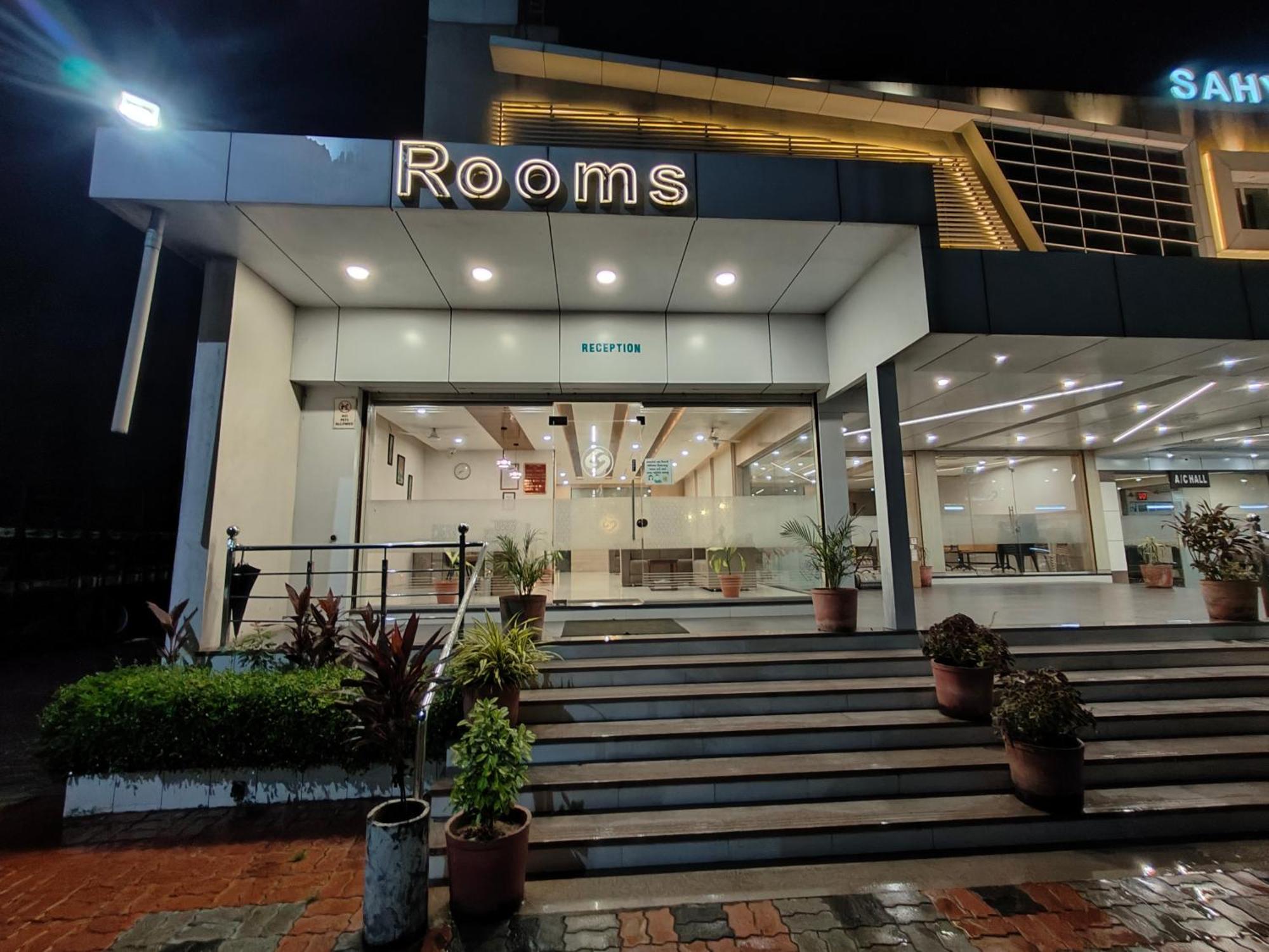 Hotel Sahyog & Rooms Surat Zewnętrze zdjęcie