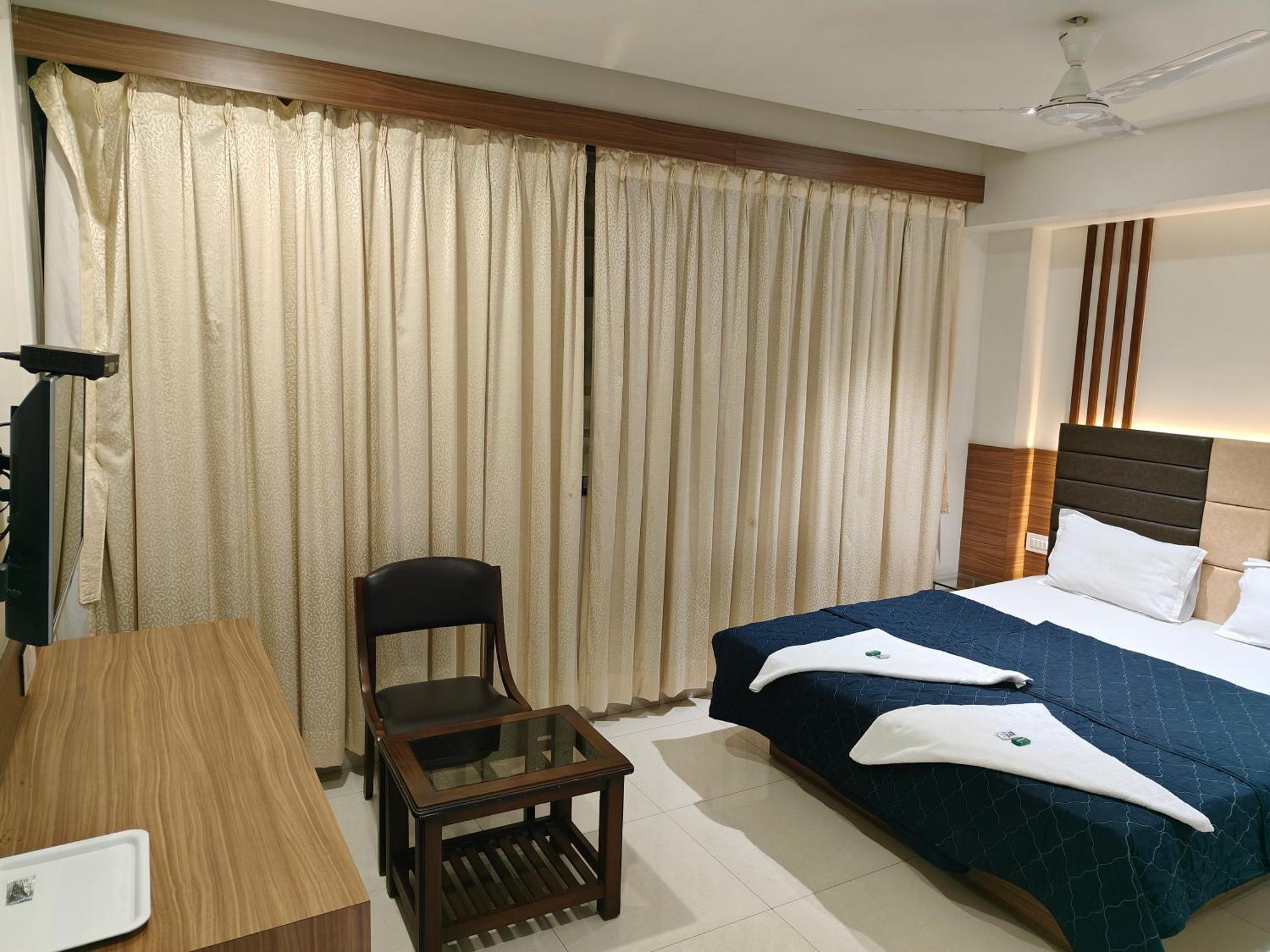 Hotel Sahyog & Rooms Surat Zewnętrze zdjęcie