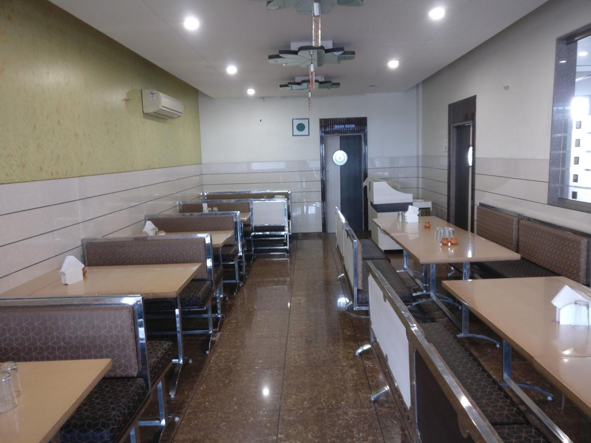 Hotel Sahyog & Rooms Surat Zewnętrze zdjęcie
